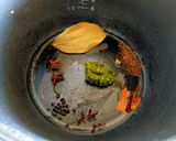 A picture of step 1 of Veg Tahri.