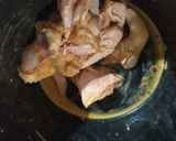 Foto langkah ke 2 dari resep Ayam goreng bumbu kari.