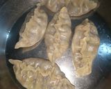 প্যান ফ্রায়েড অনিয়ন মোমো (pan fried onion momo recipe in bengali) রেসিপি ধাপ - 7 ছবি