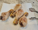 Foto del paso 2 de la receta: Jamoncitos de pollo guisados con verduras