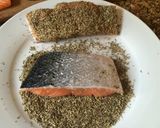 Foto del paso 2 de la receta: Salmón con costra de hierbas
