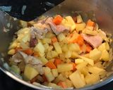 รูปขั้นตอนการทำที่ 5 ของ แกงกะหรี่หมู (แอ๊ปเปิ้ล)