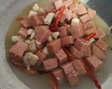 Foto langkah ke 5 dari resep Ayam Kornet Tumis Daun Bawang.