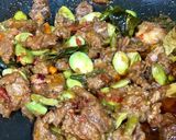 Foto langkah ke 3 dari resep Oseng mercon daging.