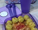 Foto langkah ke 5 dari resep Bola Bola Nasi Kuning Omelete Asam Manis.