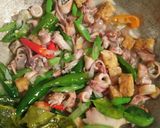 Foto langkah ke 5 dari resep Tumis cumi asin tempe.