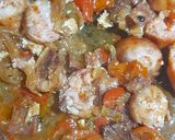 Foto del paso 1 de la receta: Fideos en salsa de chorizos y salamines (reciclado)