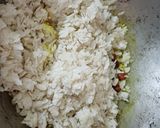 A picture of step 2 of Indori poha.