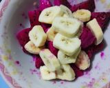 Foto langkah ke 1 dari resep Salad Buah Naga Pisang.