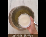 免烤箱！濃郁抹茶與鮮甜草莓的完美搭配-「抹茶草莓千層蛋糕」的食譜步驟3照片