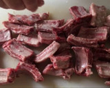 Foto del paso 3 de la receta: Cazuela de patatas, costillas y setas con su caldo