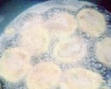 A picture of step 3 of Aloo ke pakore.