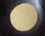 A picture of step 3 of Barley flour masala bhakri.