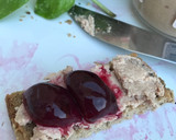 Foto del paso 3 de la receta: Canapés de foie de pato con cerezas dulces