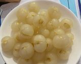 Hình bước làm 2 của món Chè long nhãn hạt sen táo đỏ
