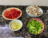 Foto del paso 1 de la receta: Wok de pollo con verduras marroquí
