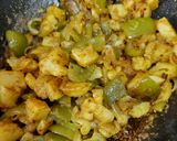 शिमला मिर्च आलू की सब्जी (Shimla mirch aloo ki sabzi recipe in Hindi) रेसिपी चरण 4 फोटो