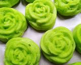 Foto langkah ke 7 dari resep Bolu Santan Kukus Mawar, Lembut (cocok untuk jualan).
