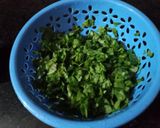 A picture of step 1 of Malai palak matar.