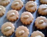 Gambar langkah 4 resipi Biskut Mazola / Biskut Kacang.
