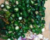Foto langkah ke 2 dari resep Tumis kikil tempe cabai hijau.