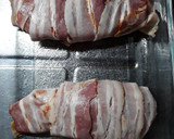 Foto del paso 2 de la receta: Pechuga envuelta en panceta con papas a la crema