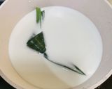 Foto langkah ke 3 dari resep Es Pisang Ijo Simpel Khas Makassar.