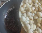 A picture of step 3 of Jaggery Makhana.