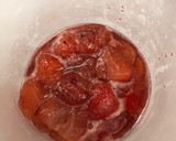 Foto del paso 2 de la receta: Helado 💯 por 💯 artesanal sabor strawberry cheesecake sin lactosa