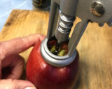 Foto del paso 1 de la receta: TIP PARA DESCORAZONAR MANZANAS 🍎