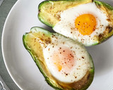 Foto del paso 3 de la receta: Aguacate con huevo al horno