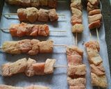 Foto del passaggio 7 della ricetta Spiedini di pesce