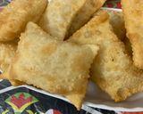 صورة لخطوة 3 من وصفة سمبوسة بُف لذيذة جداً ومقرمشة وهشة 😋
