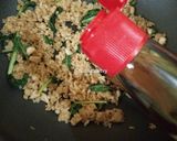 Foto langkah ke 3 dari resep Nasi Goreng Ayam Selimut Telur.