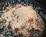 Foto del paso 2 de la receta Risotto de romero y tomates secos