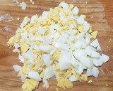 Foto del paso 1 de la receta: Ensalada de huevo sobre lechuga