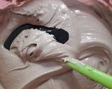 Foto langkah ke 5 dari resep Bolu coklat premium.