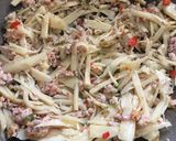 A picture of step 2 of Drunken Noodles with Glass Noodles (Pad Kee Mao Woon Sen).