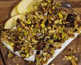 Foto del paso 4 de la receta: Dip queso brie - frutos secos, dátiles y manzana