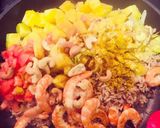 Foto del paso 3 de la receta: Arroz frito tailandés con langostinos y piña (Khao Pad Saparod)