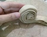 A picture of step 4 of Teh waly Parathy.