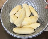 Foto langkah ke 1 dari resep Pisang Goreng Wijen Hitam (Pisang Goreng Kopong).