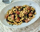 Foto del paso 8 de la receta: Salteado de garbanzos con setas shiitake al curry y torreznos