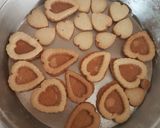 A picture of step 7 of Jim jam cookies.