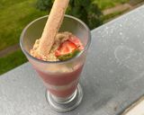 A picture of step 2 of Strawberry-biscuit dessert.