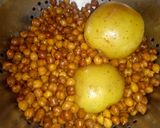 मसालेदार आलू चना करी (Masaledar aloo chana curry recipe in hindi) रेसिपी चरण 1 फोटो