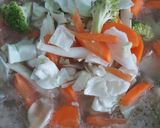 Gambar langkah 5 resipi Bihun Tomyam Putih.