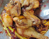 Gambar langkah 4 resipi Ayam Goreng Cili Kering.