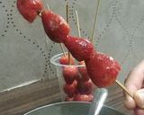 Foto langkah ke 5 dari resep Tanghulu | Permen Strawberry Korea.