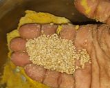 A picture of step 5 of Butter chakli.